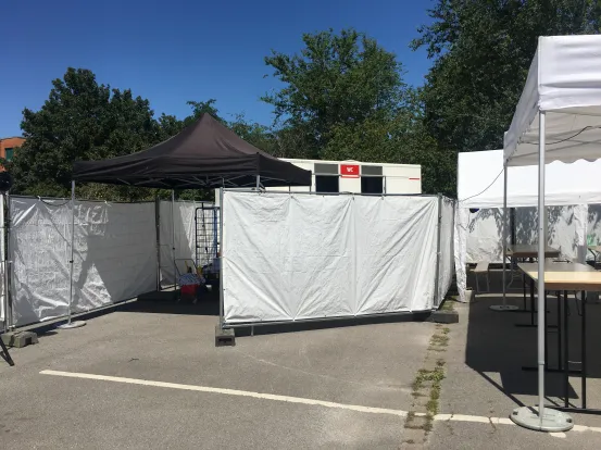 Banner weiss f&uuml;r Bauzaun