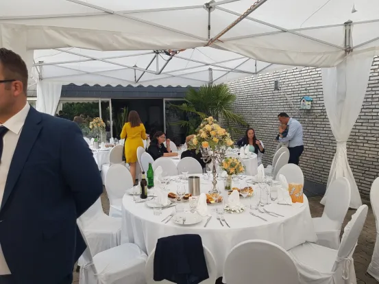 Wurfhusse Stuhl wei&szlig;