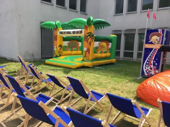 H&uuml;pfburg Tropical Island