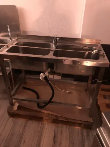 Doppelsp&uuml;le mit Warmwasser