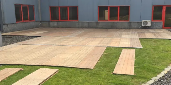 Holzterrasse / Zuweg m&sup2;