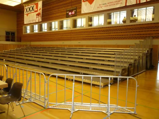 14 x 2 m Podest- Trib&uuml;ne