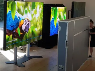 LED Display 335 Diagonale mit E-Fuss